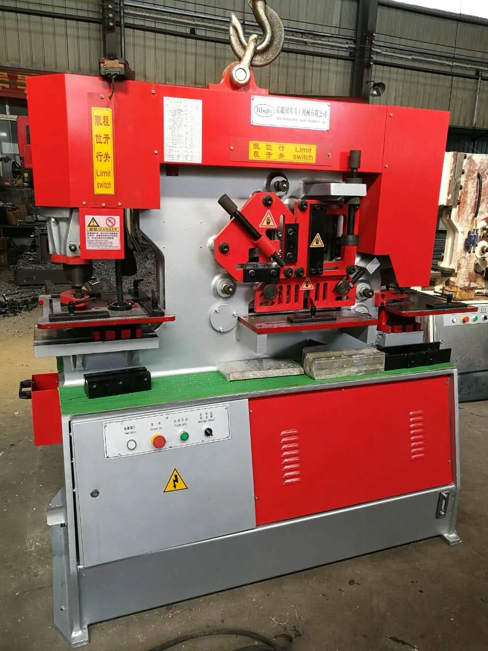 Hydraulic Ironworker Machine For Punching And Shearing Metal Plate With