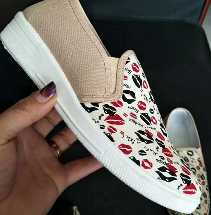 beige printting shoe.png