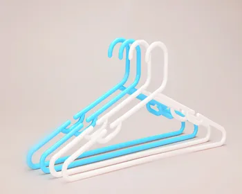 plastic hangers wholesale