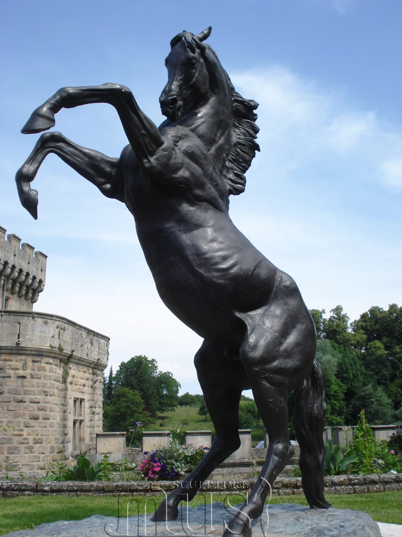 скульптуры лошадей фото
