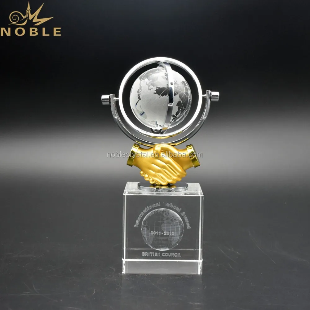 Kristal Jabat Tangan Globe Trophy Di 3d Laser Cube Base Buy