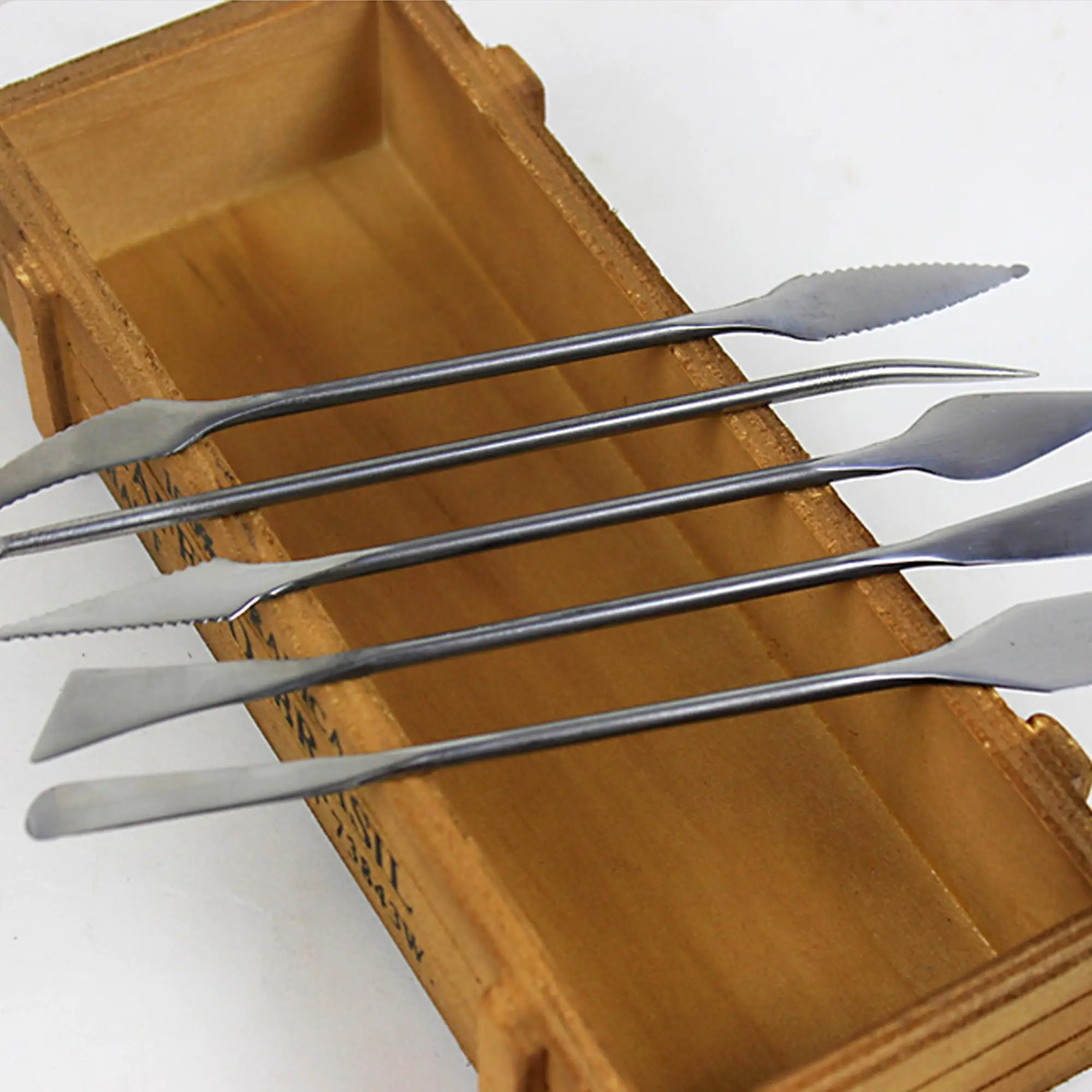 Lot de 8 outils de poterie en métal - Grattoir à argile en acier inoxydable - Pratique pour sculpter la céramique, marquer des poteries - Outils de coupe de poterie dentelée pour sculpture artisanale