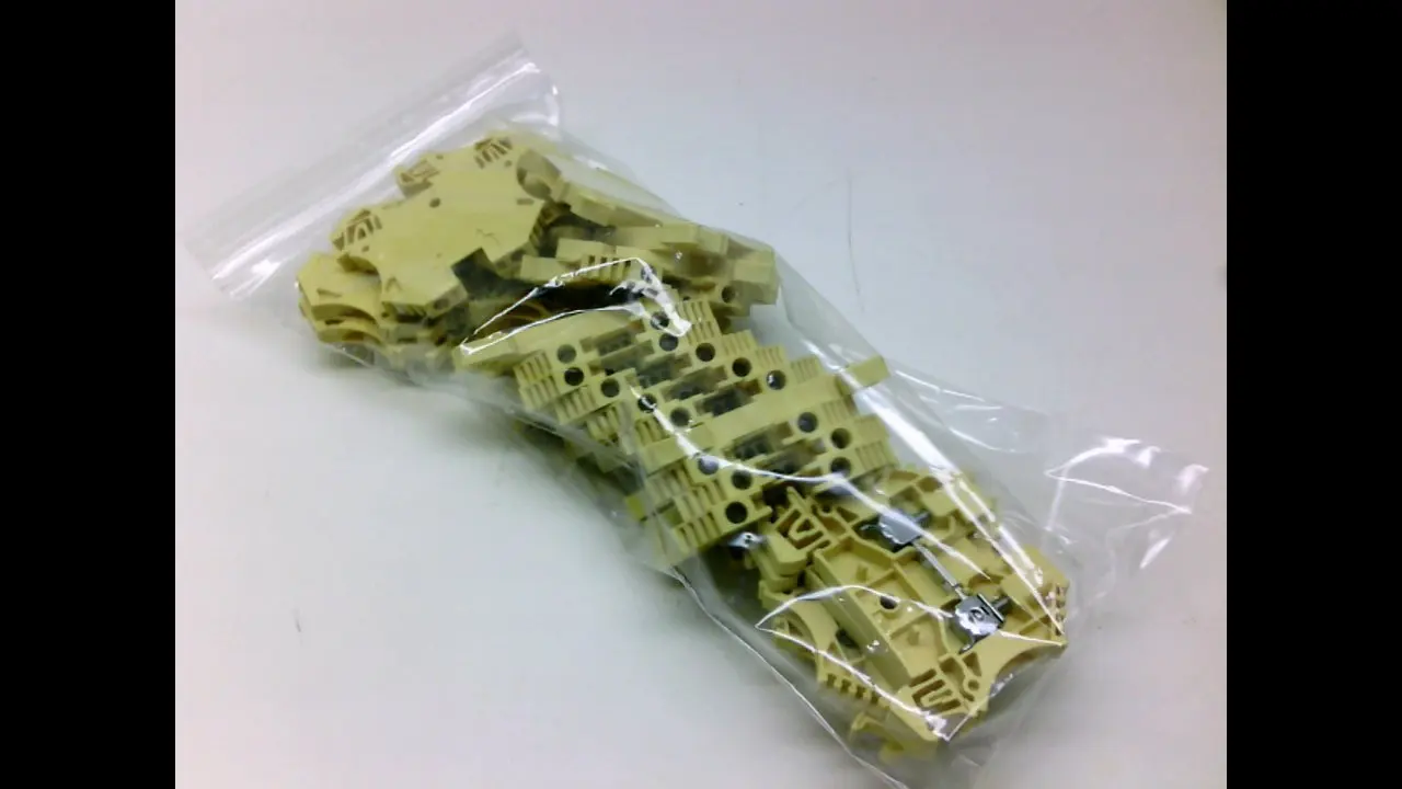 Allen Bradley 1492-J4-Y - Pack Of 29 - Series A Yellow Terminal Blocks 1492-J4-Y - Pack Of 29 - Series A