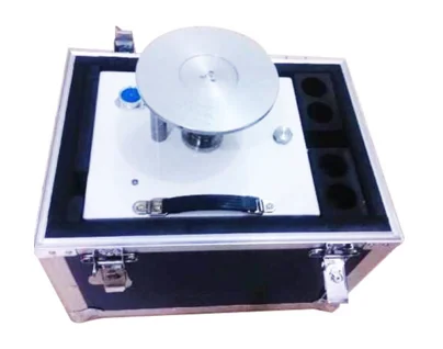 Bench type pressure balance calibrator