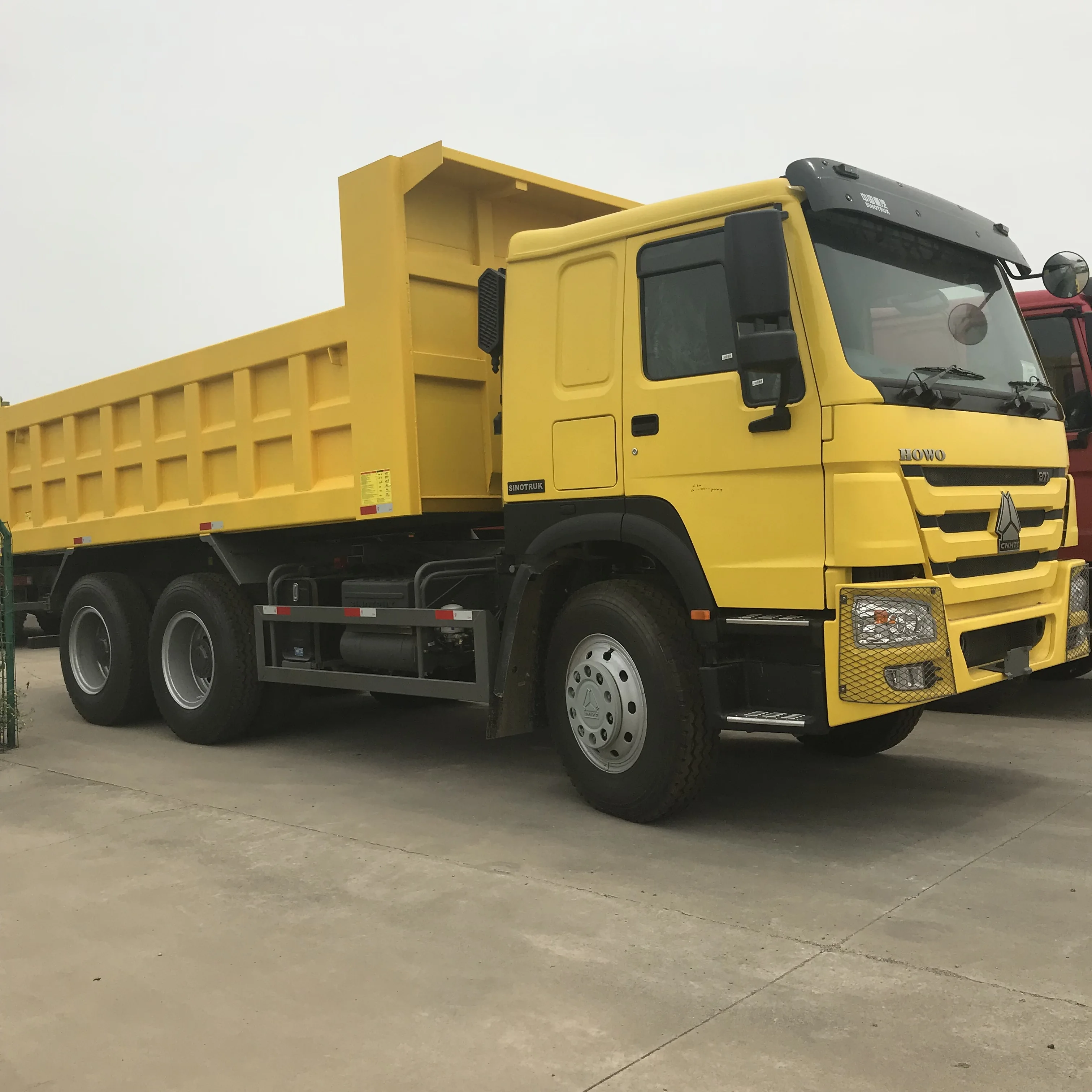 6x4 30ton Load 18cubic Meter Volume Capacity Sinotruck Howo 371 Damper