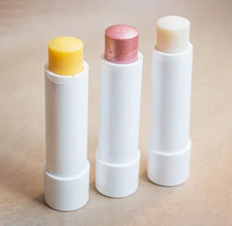 lip-balm-tube_07.png