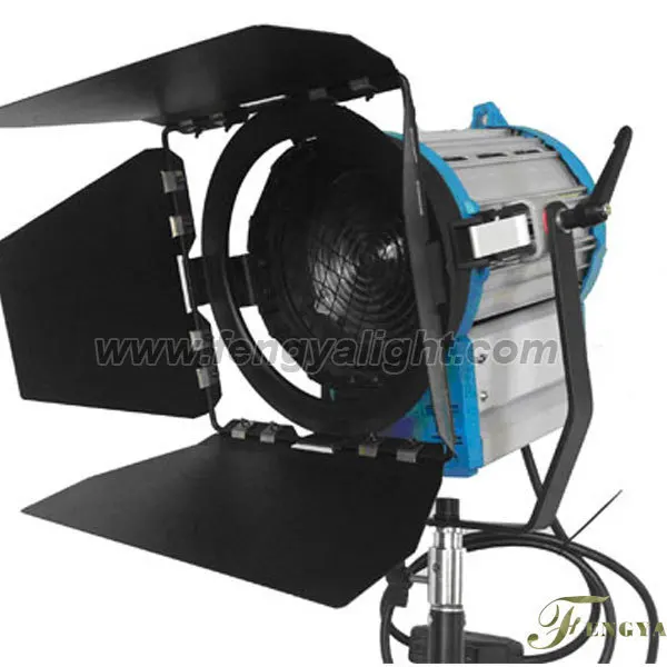 1000watt_Fresnel_Spotlight_Stage_Video_top_painting.jpg