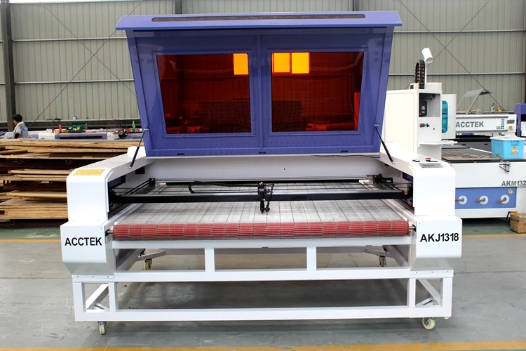 AUTO loading laser machine.jpg