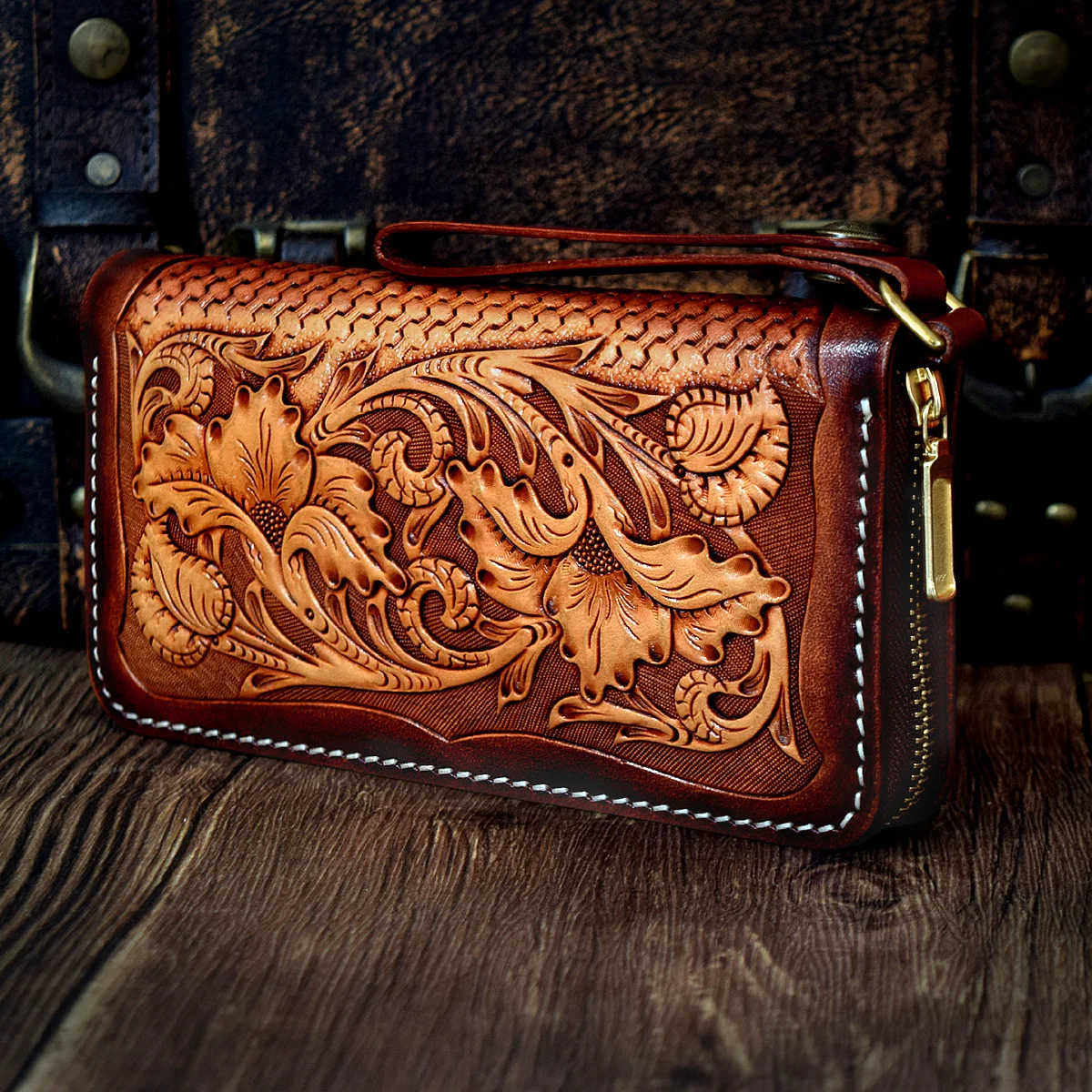 Bolso en cuero vegetal tallado pintado y fabricado a mano Bolso en cuero vegetal tallado pintado y fabricado a mano