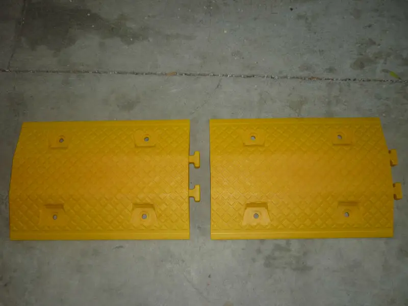 plastic speed hump leveling ramp for car