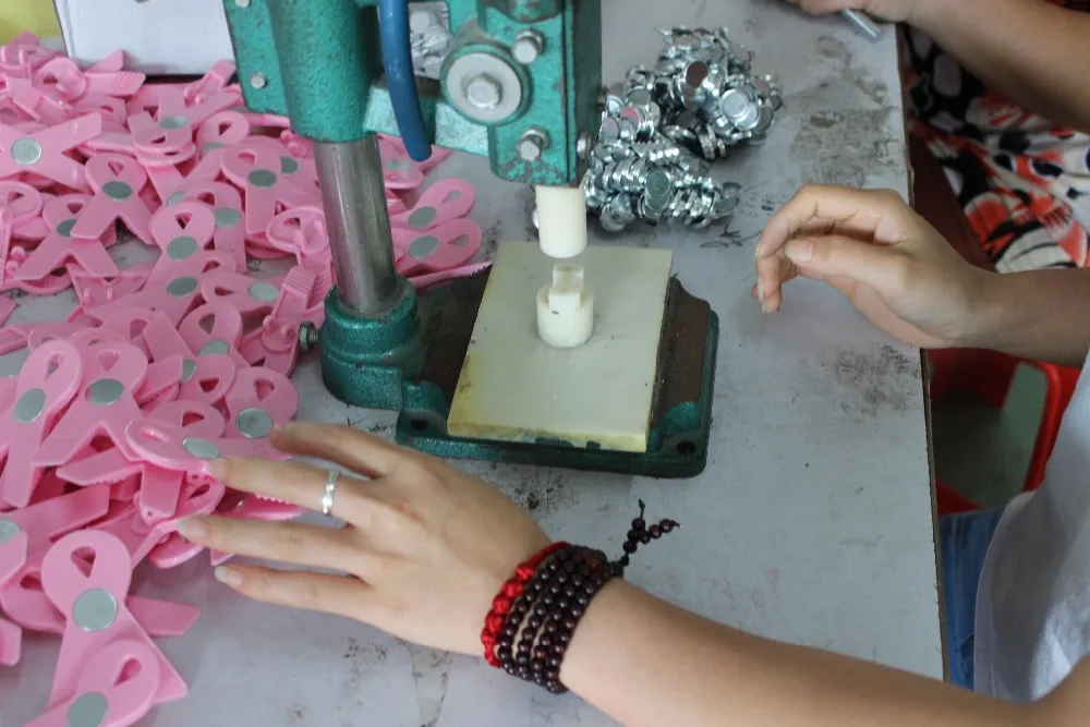 Promotional Custom Plastic Clip Logo With Super Power