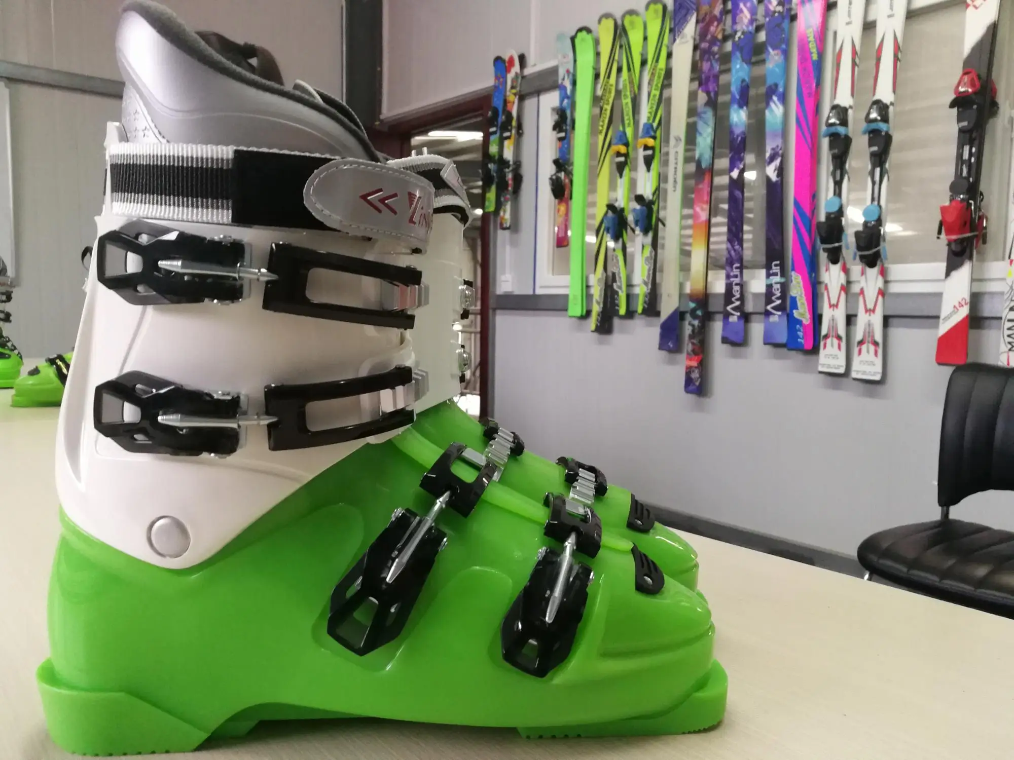 set ski ski boots