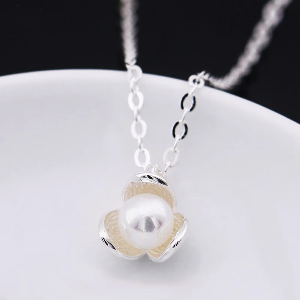 Luminous Flower Necklace Pearl Glow In The Dark Fluorescent Glowing Silver Color Nature Necklace for Friend Women Jewelry