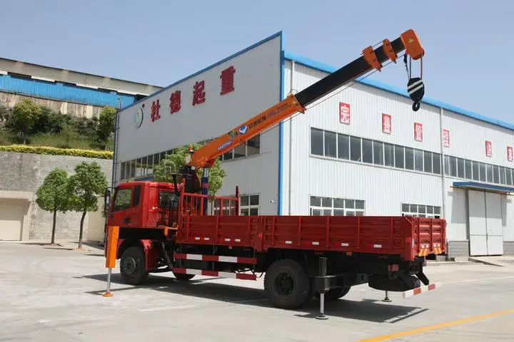东风卡车 8 吨伸缩臂卡车起重机