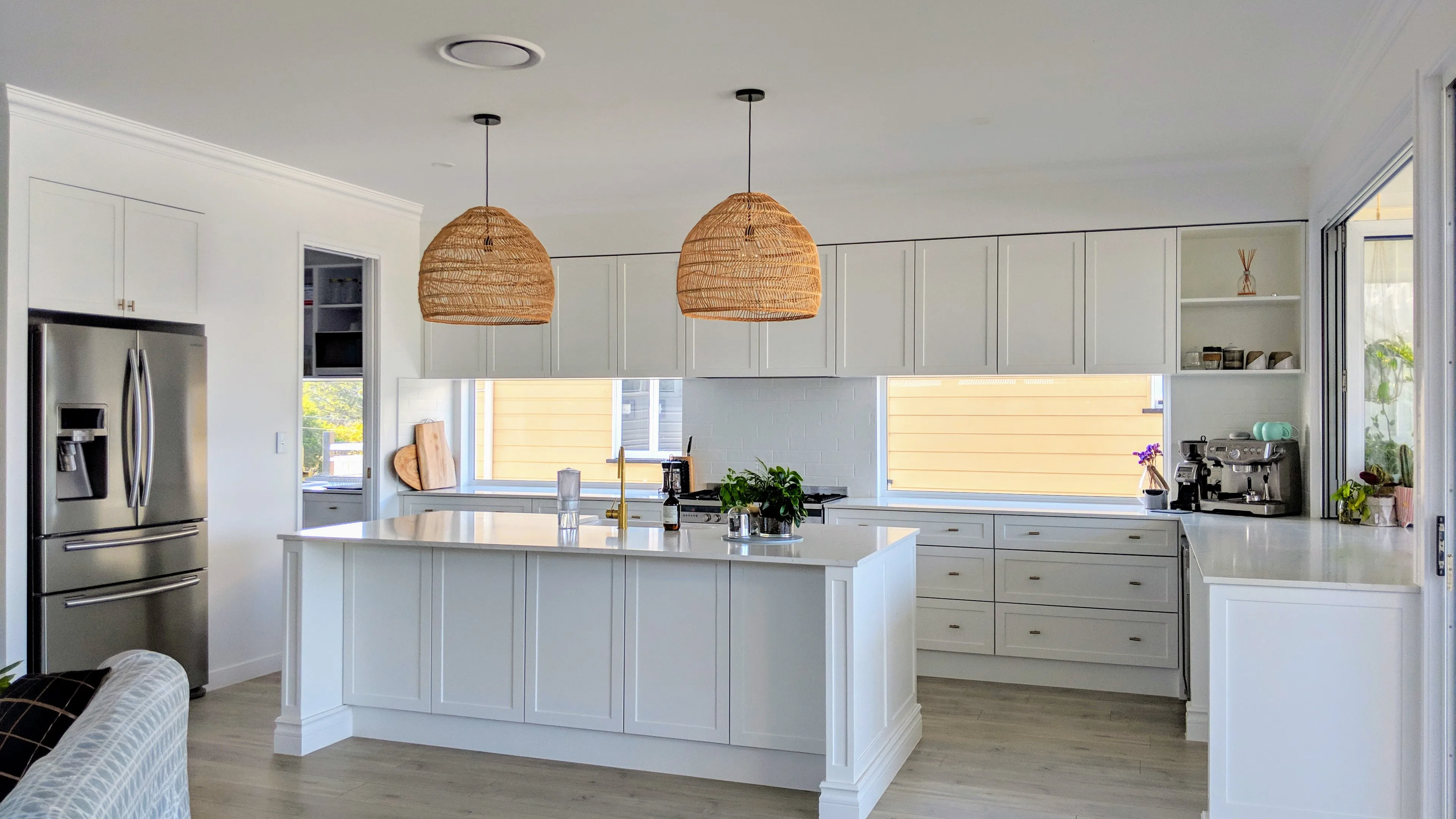 2020 Vermonhouse White Lacquer Shaker Mdf Kitchen Cabinet For Villas In