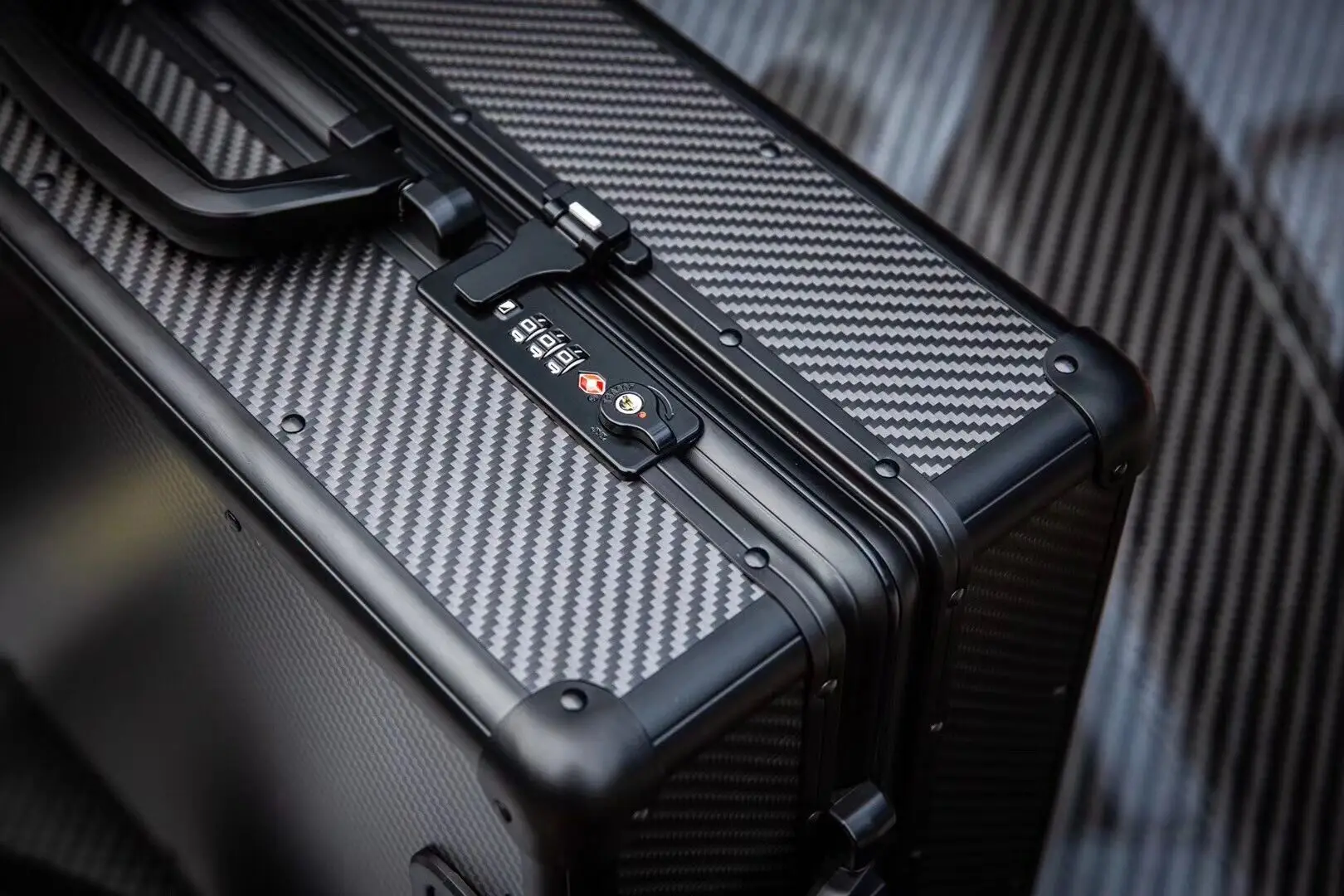 2019 New Factory Direct Sell 100 Real Carbon Fiber Trolley Luggage