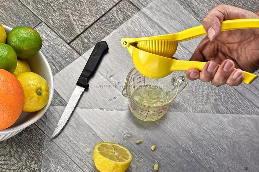 Plastic Mini Citrus Juicer Lemon Squeezer Bpa Free With Measuring Cup