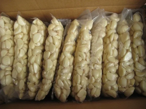 fresh peeled garlic4.jpg