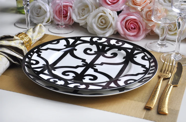 black dinner plates (3).jpg