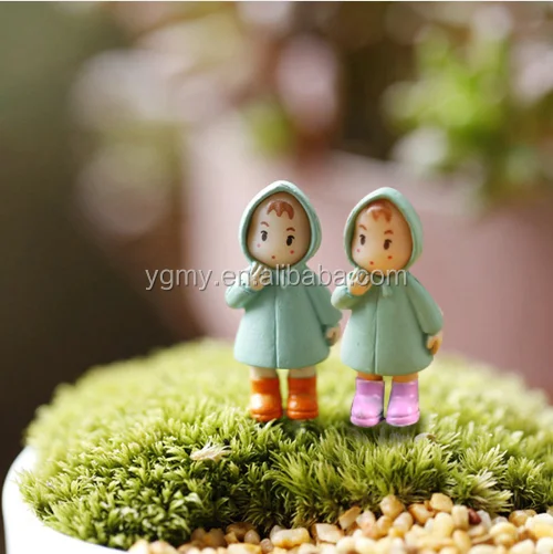 Hot Sale Cute Mini Figurines Miniature Girl Mei Resin Crafts