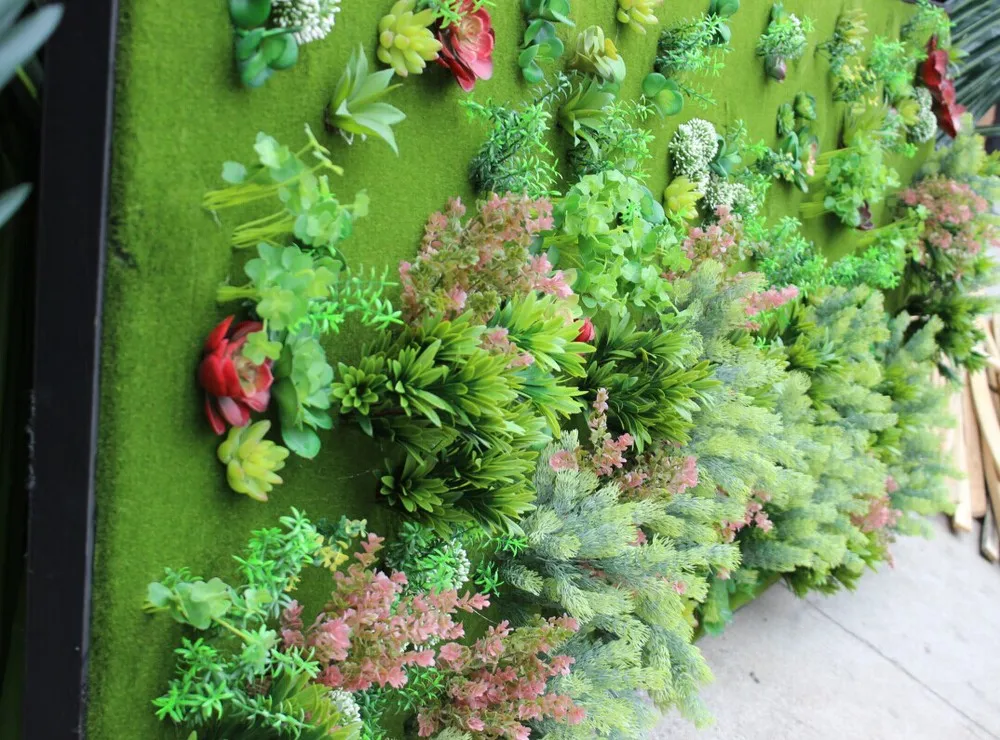 Parete di piante: 8 idee più una per scenografie aeree di piante ... Giardino verticale artificiale