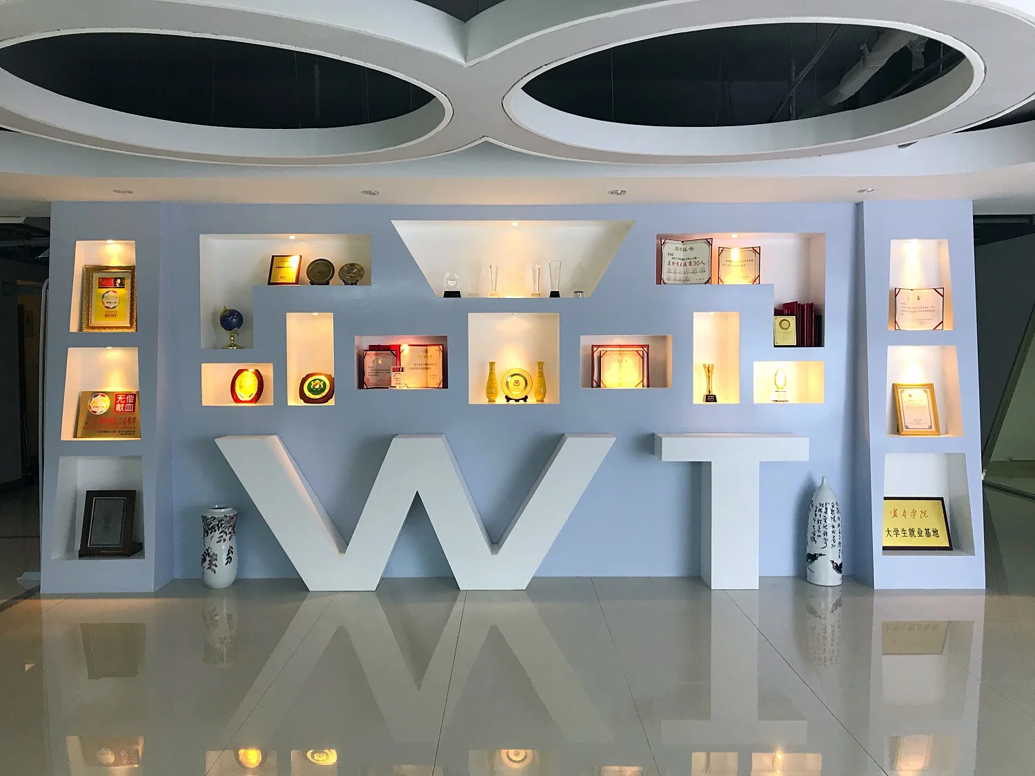 %E5%8A%9E%E5%85%AC%E5%AE%A4%E7%8E%AF%E5%A2%83%20(2)