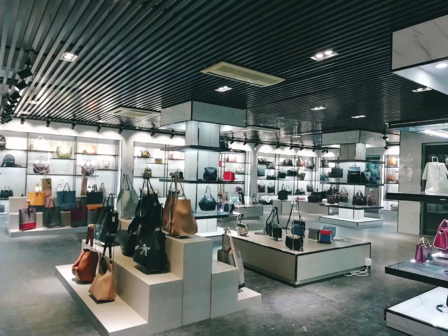 Gionar showroom 2.jpeg