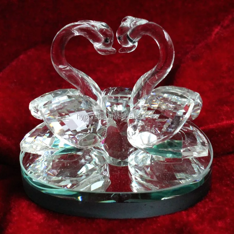 Большой стеклянный кристалл. Кристалл пара. Волки. Подарок из хрусталя на хрустальную свадьбу. Кристальный лебедь арт.