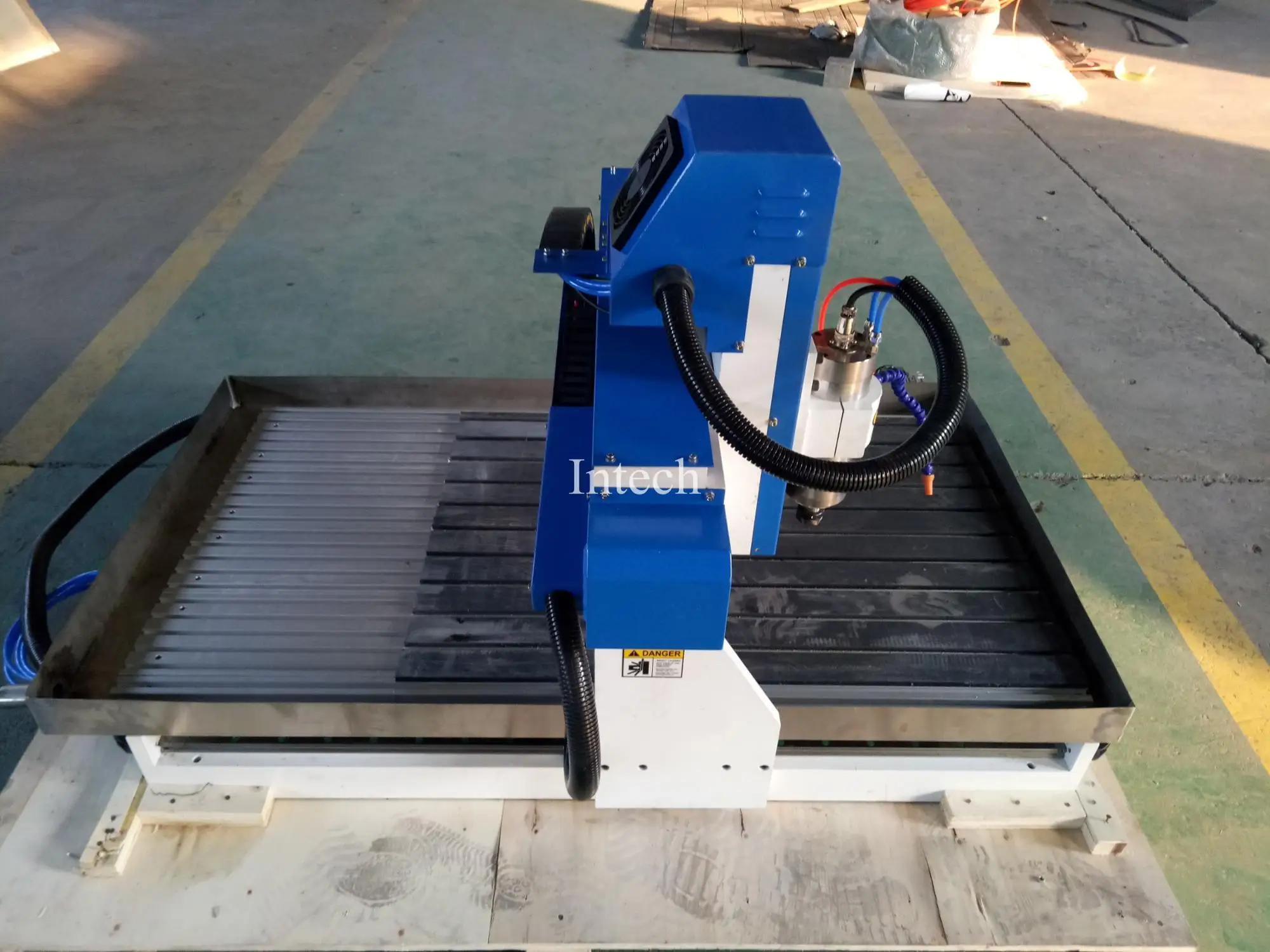 Cost Effective 1.5kw Chinese Top Water Cooling Spindle 6090 High Precision Mini Cnc 4 Axis Engraving Machine With Price