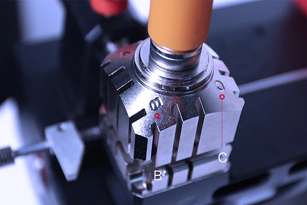 Feature-Four way clamps-1.jpg