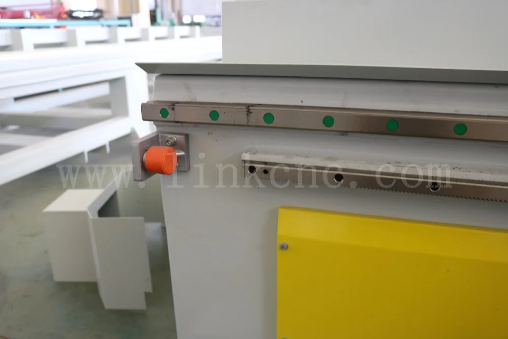 1300*2500mm size large cnc router machine cnc router wood engraver machine cnc router with auto tool changer