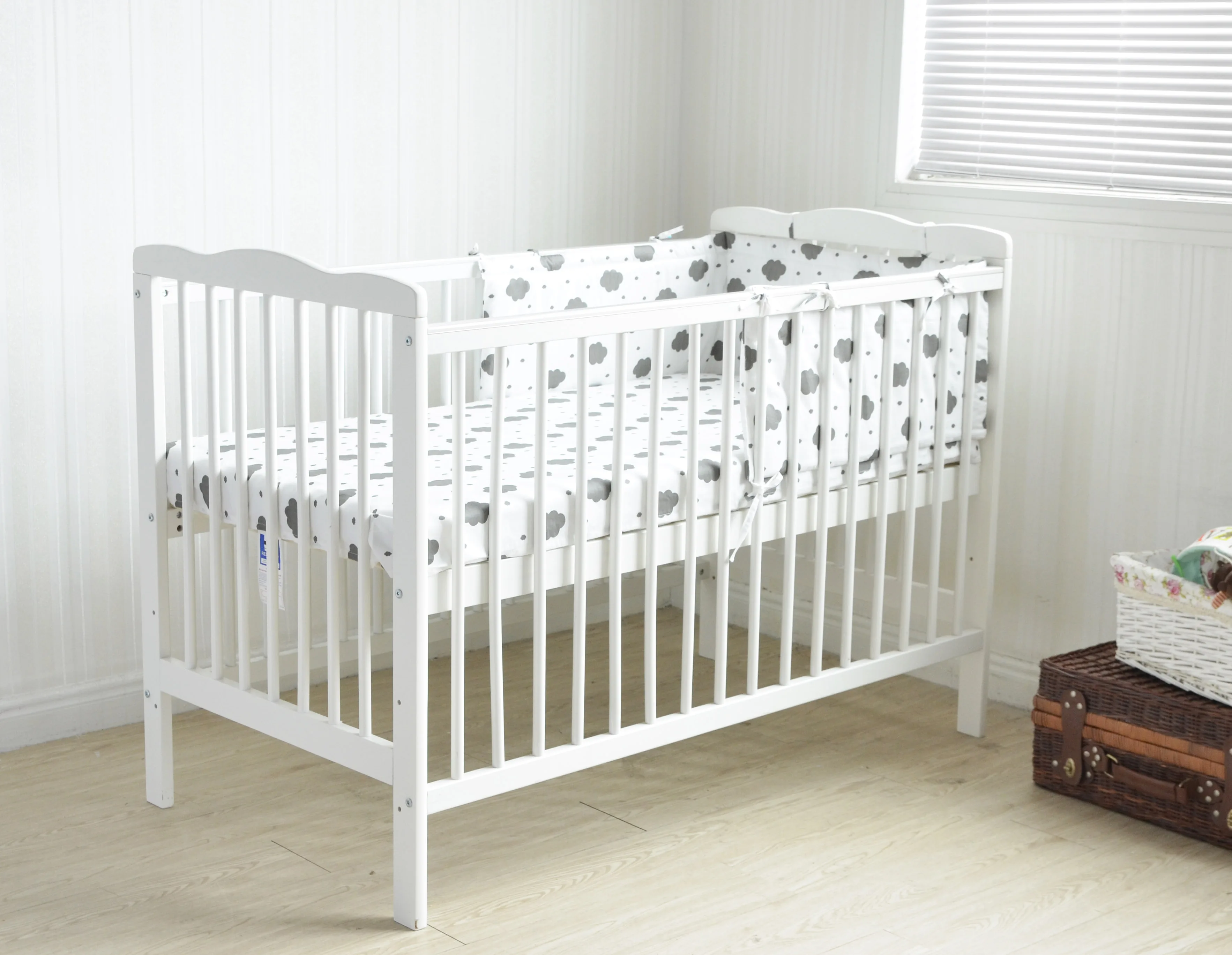 Berceau De Bebe En Bois Blanc Ensemble De Literie Bon Marche Buy Lit Bebe Pas Cher Lits En Bois Massif Lit Bebe Ensemble De Literie Blanc Lit Bebe Pas Cher Ensemble De Literie Bebe Product