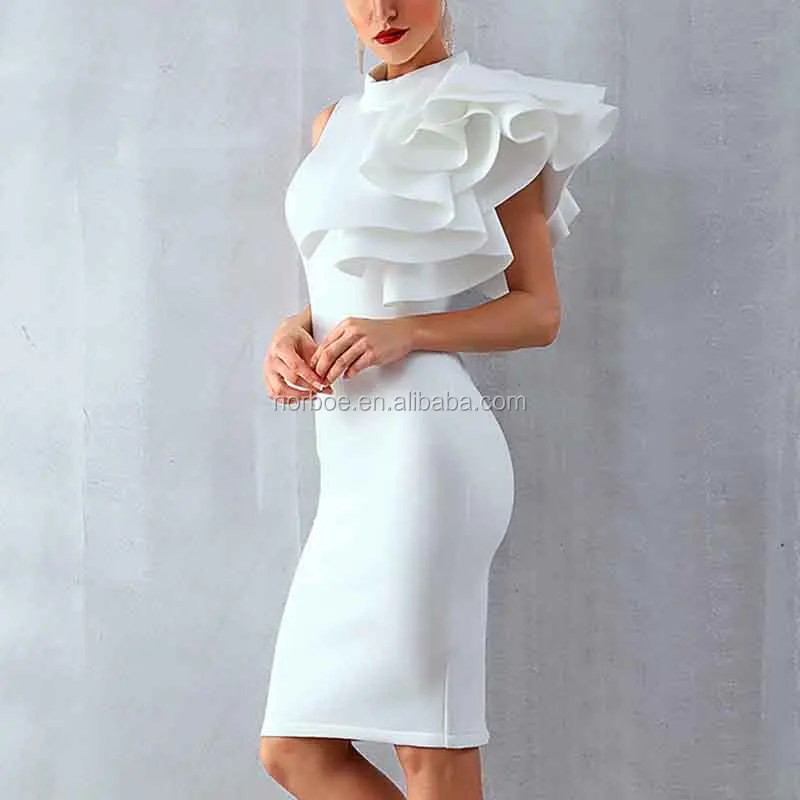 Платье с воланами белое