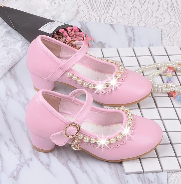 Розовые детские туфли