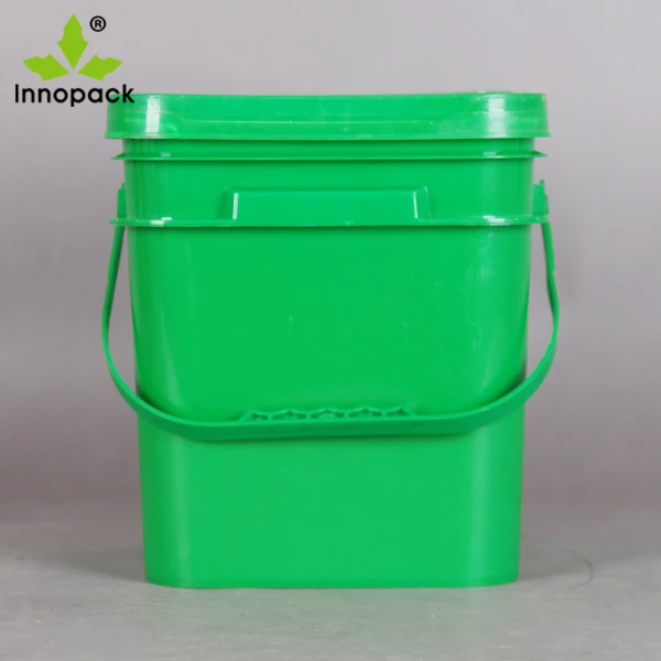 China fábrica 4 galão/15 litros quadrado balde de plástico com tampa