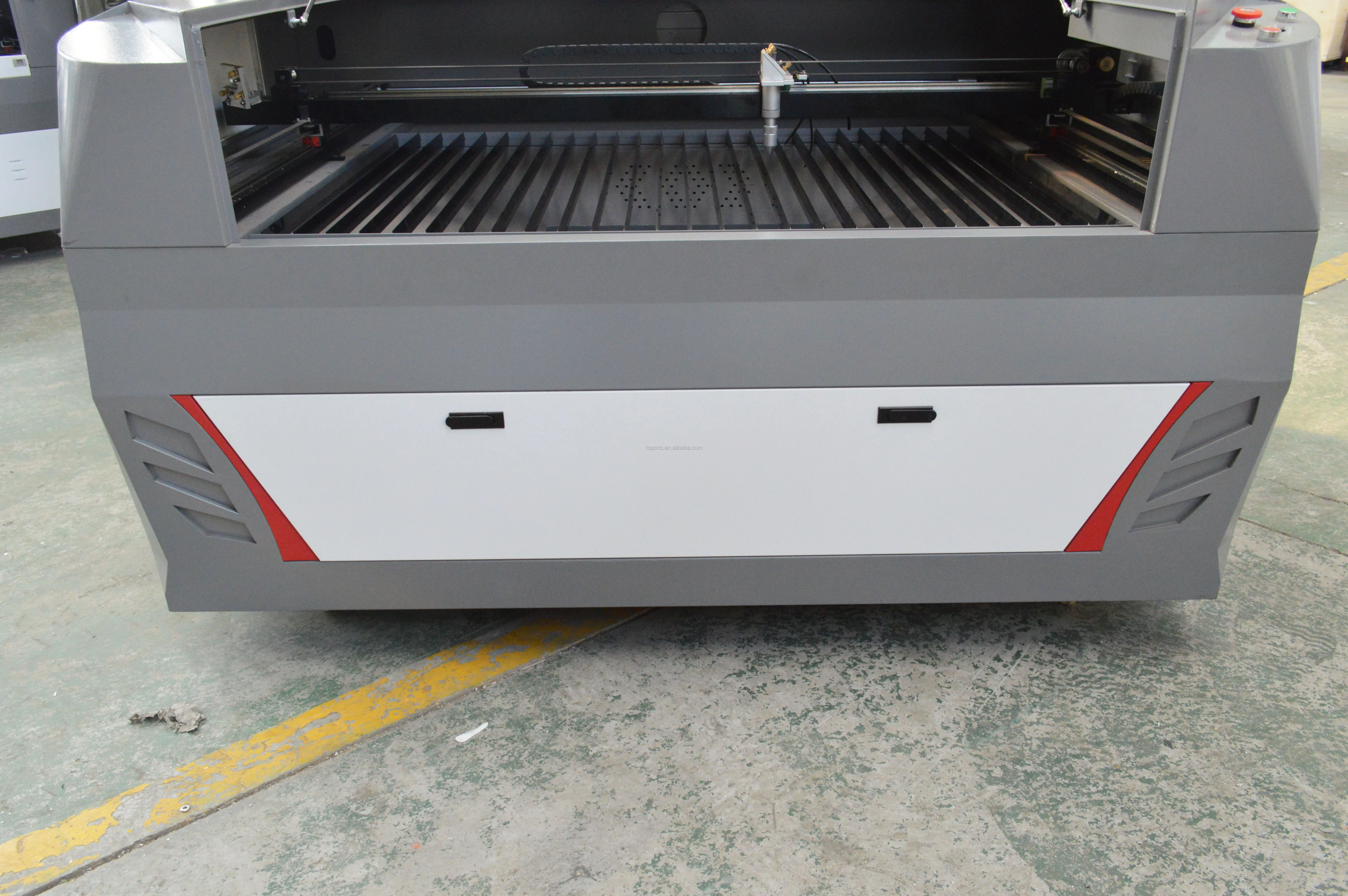 Laser cutting machine 