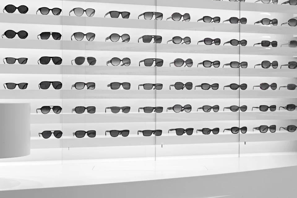 Sunglasses Retail Shop Design White Wooden Wall Shelf With Led Light For Sunglasses Display