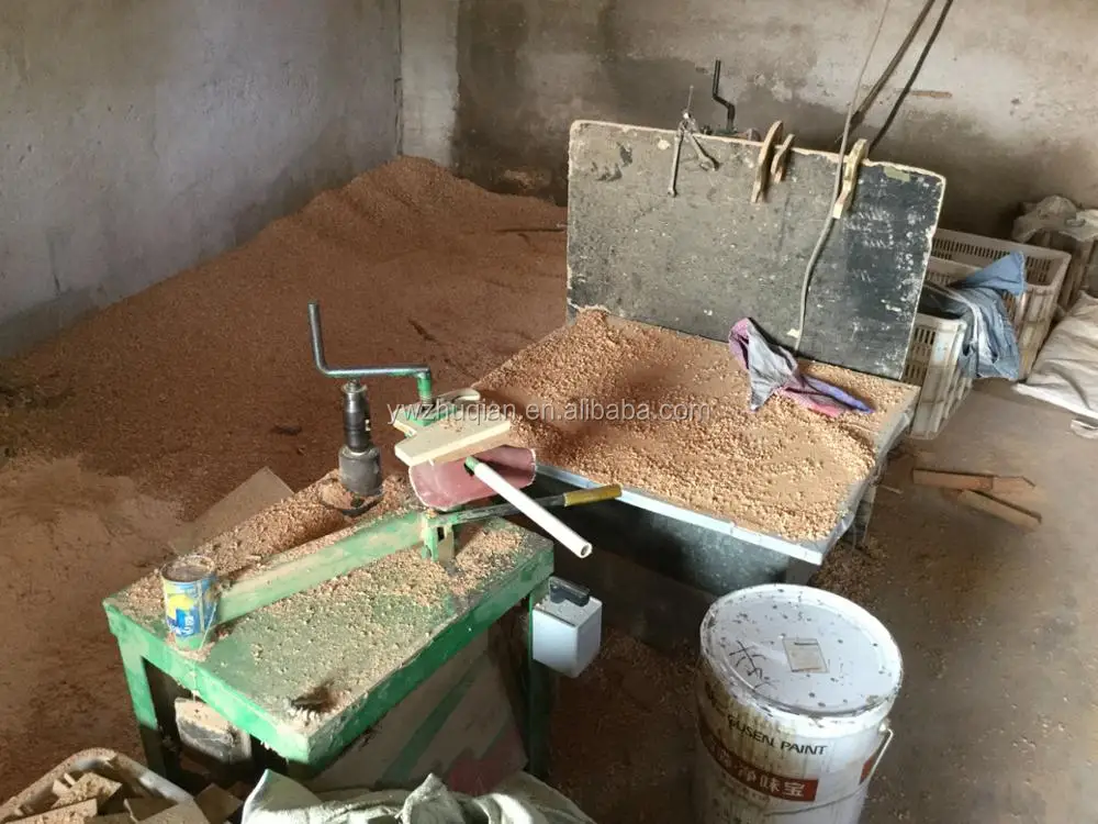 Hot selling wholesale children's toys wooden animal slingshot hunting slingshot rubber