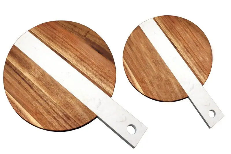 round wooden chopping board