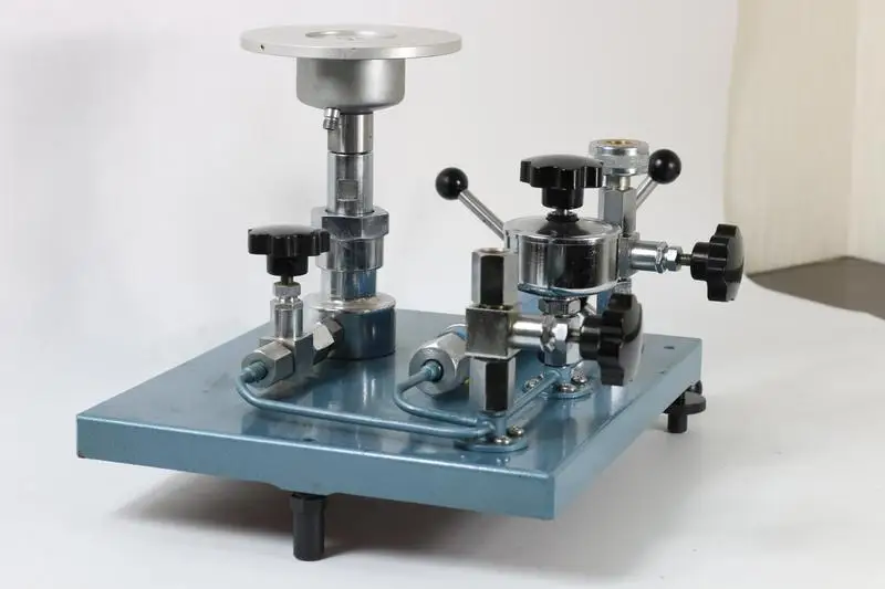 dead weight tester 2.jpg