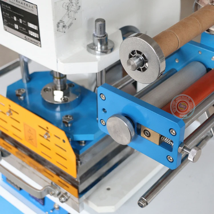 Pneumatic Semi Automatic Roll Paper Non Woven Hot Foil Stamping Machine