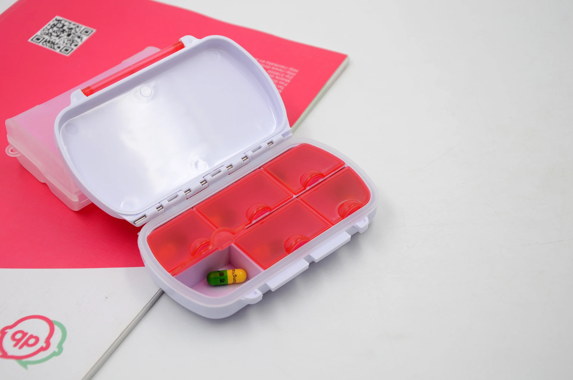 New Design Custom Medicant Shaped Cute Weekly Pill Box Case Travel