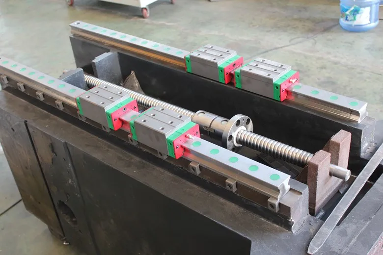 来自台湾的直线导轨和丝杠