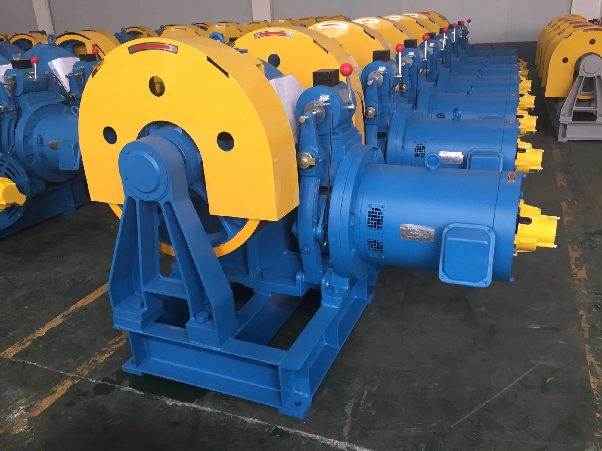 1000 千克 11kw 13 人电梯升降机牵引机