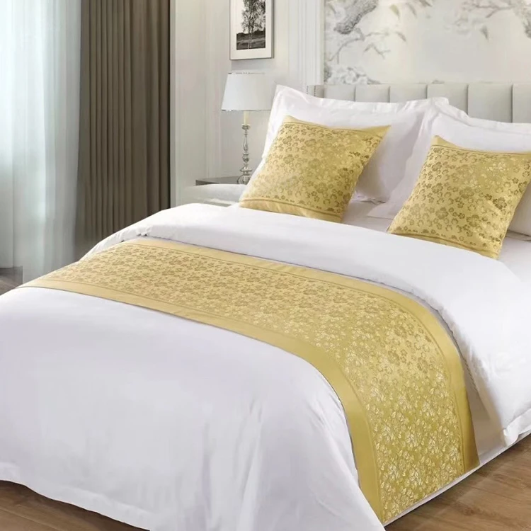100 Polyester Digital Printing Hotel Quilted Queen Size Yellow Bed