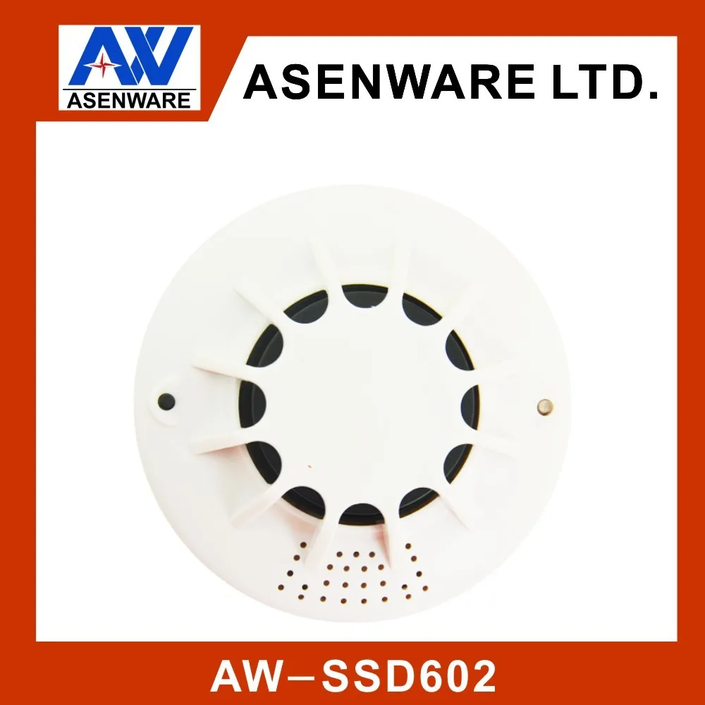 Independent smoke detector with battery