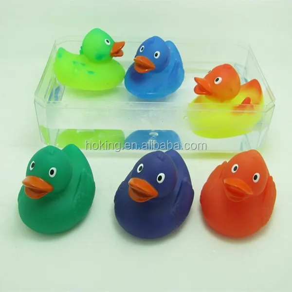 Temperature Color Changing Rubber Bath Duck in Hot Water