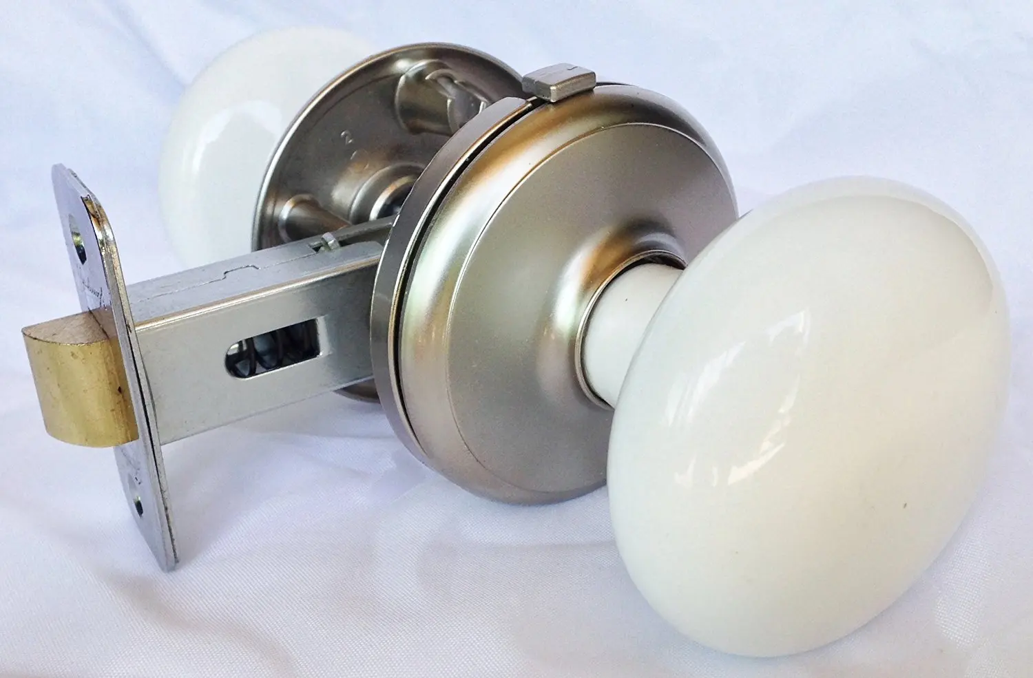 white interior door knobs        
        <figure class=