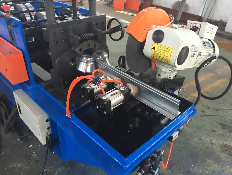 Профилегибочная машина для производства нижнего рулона двери из листовой стали холодной стали