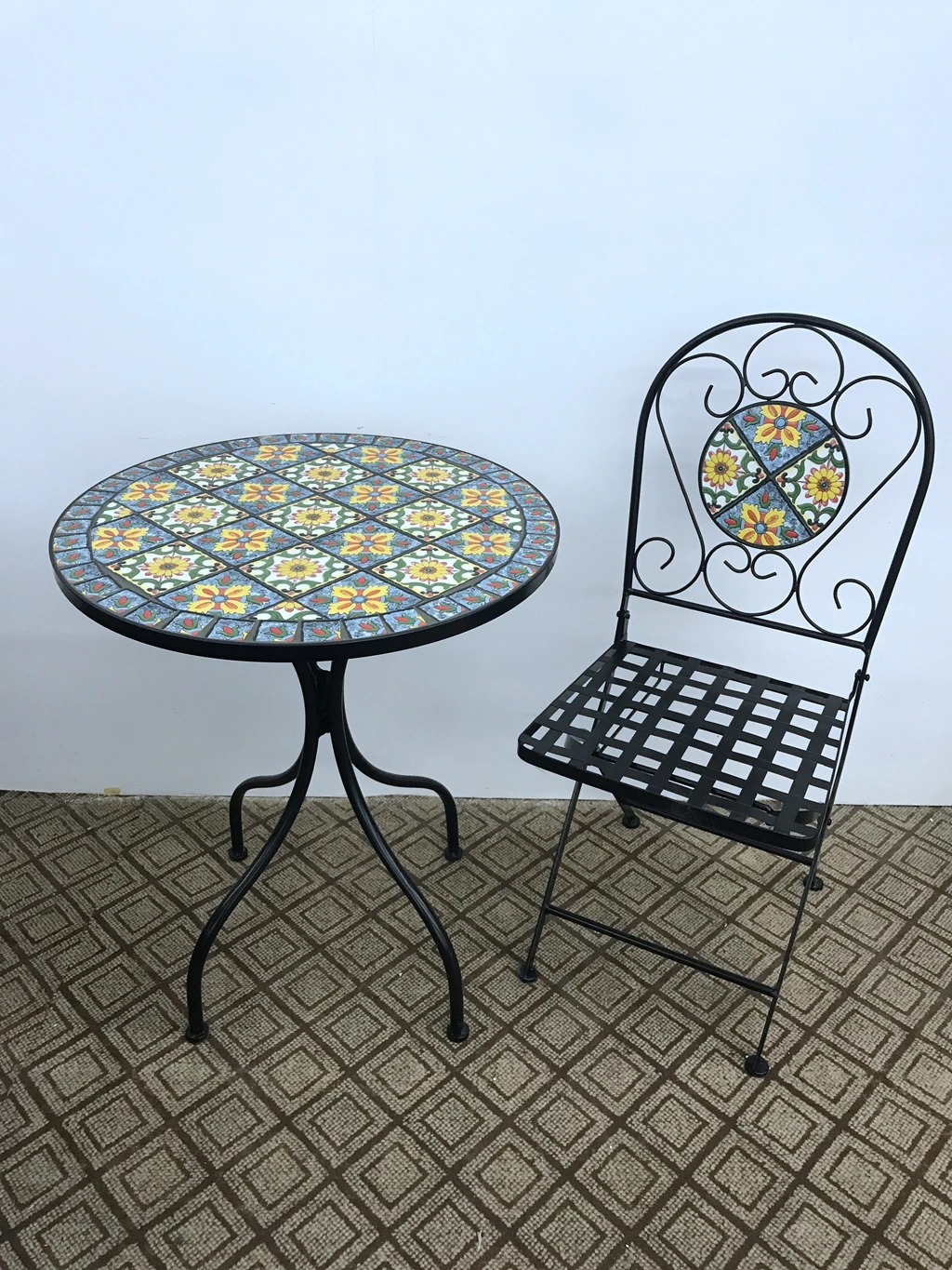 Outdoor Garden Ceramic Tile Top Mosaic Round Table supplier